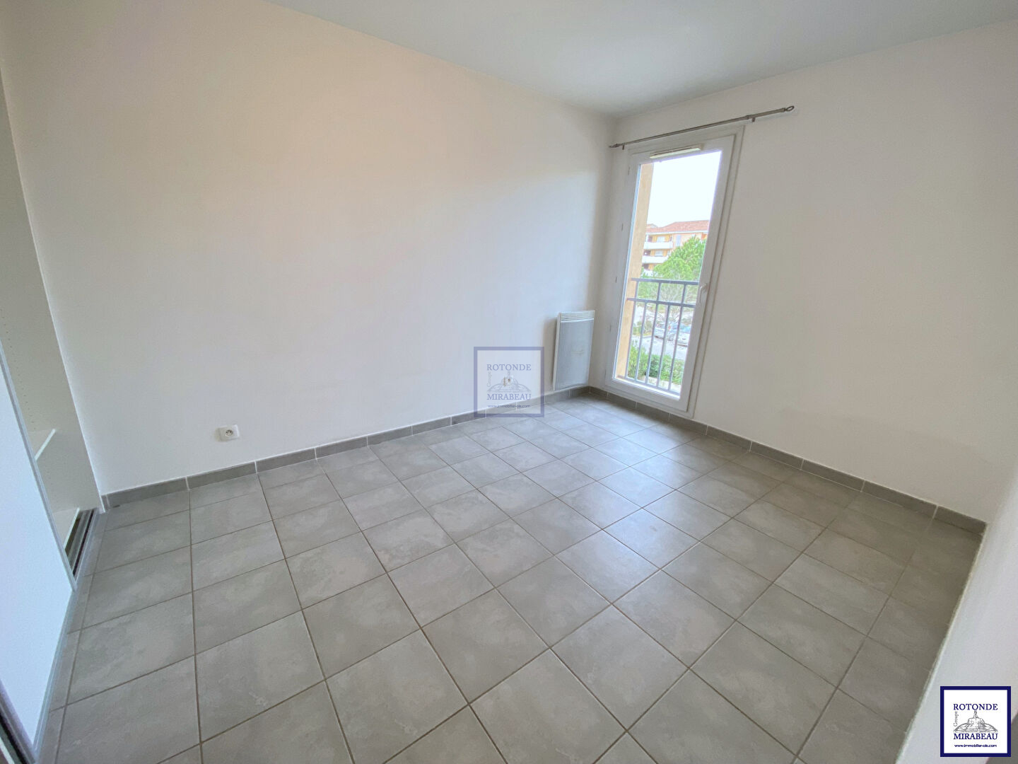 Location Appartement AIX EN PROVENCE séjour de 15.82 m²