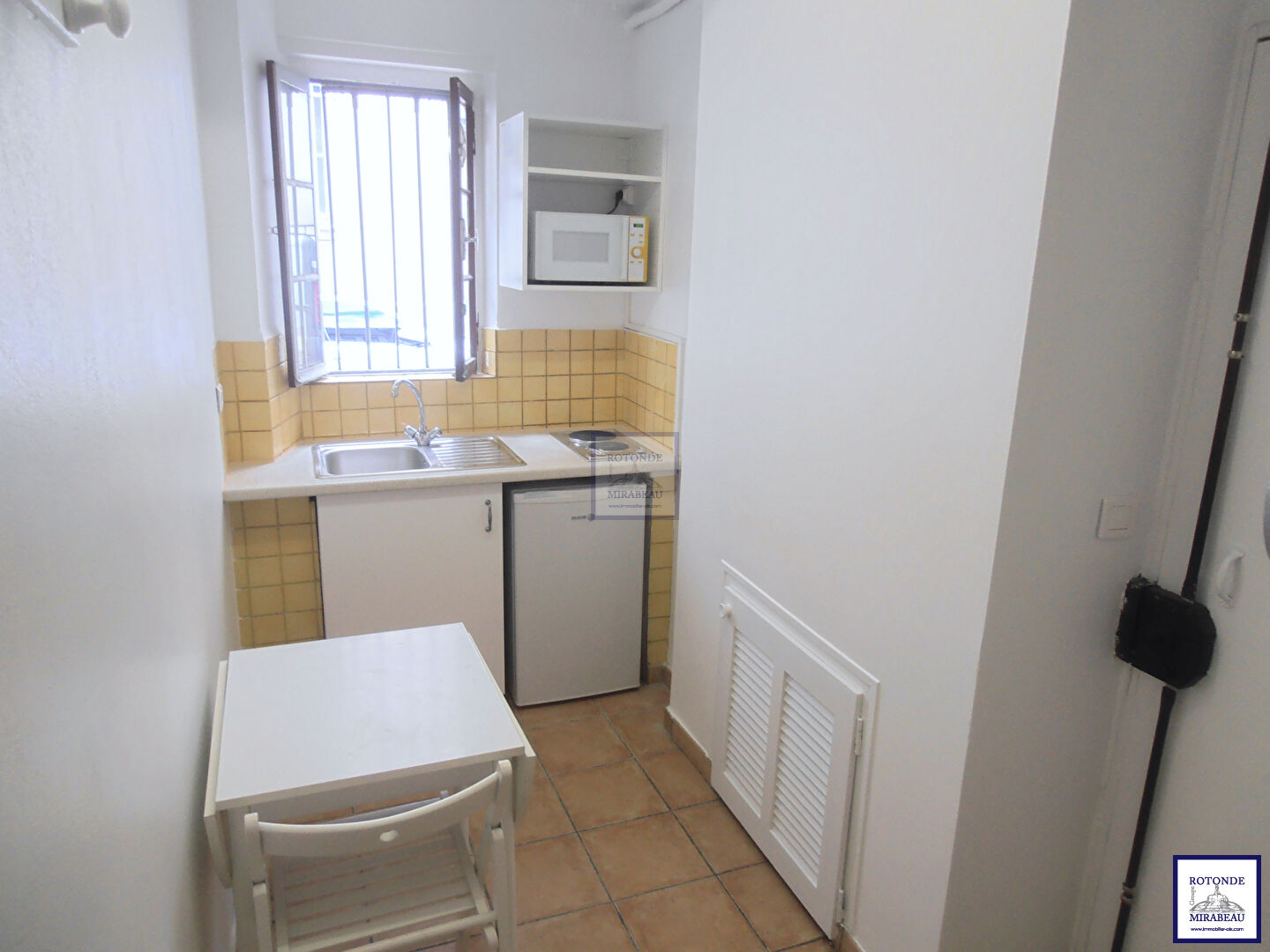 Location Appartement AIX EN PROVENCE kitchenet cuisine