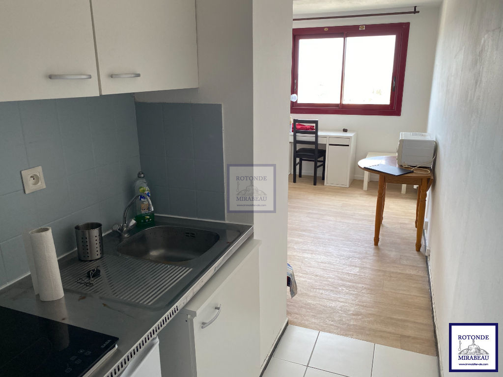 Location Appartement AIX EN PROVENCE séjour de 11.3 m²