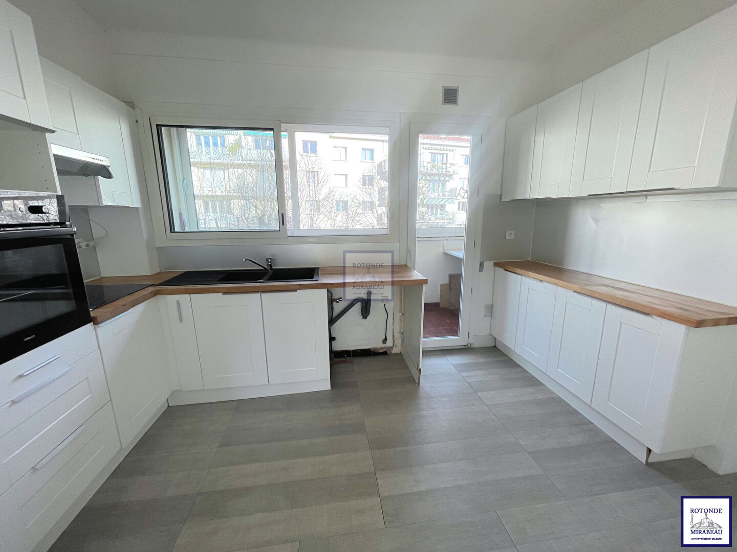 Location Appartement AIX EN PROVENCE surface habitable de 112.01 m²