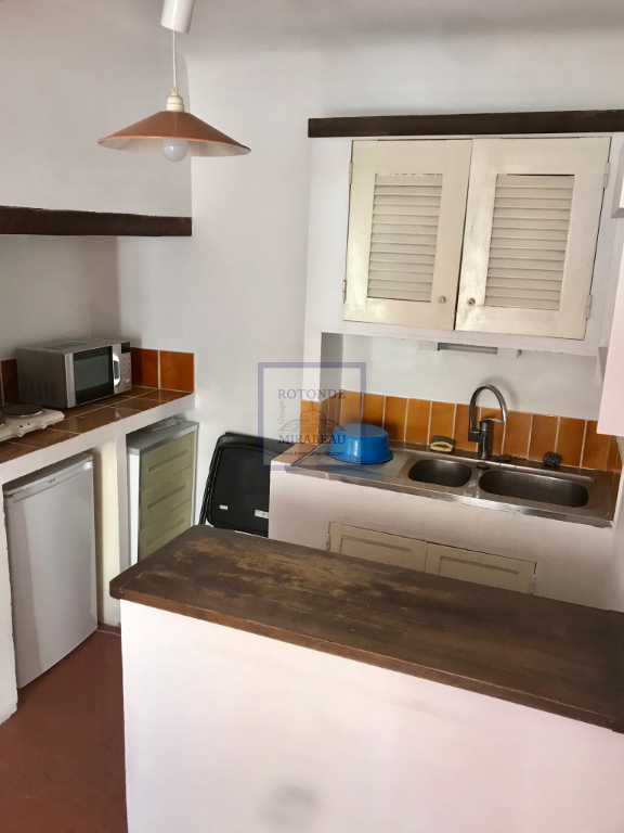 Location Appartement AIX EN PROVENCE séjour de 15.04 m²