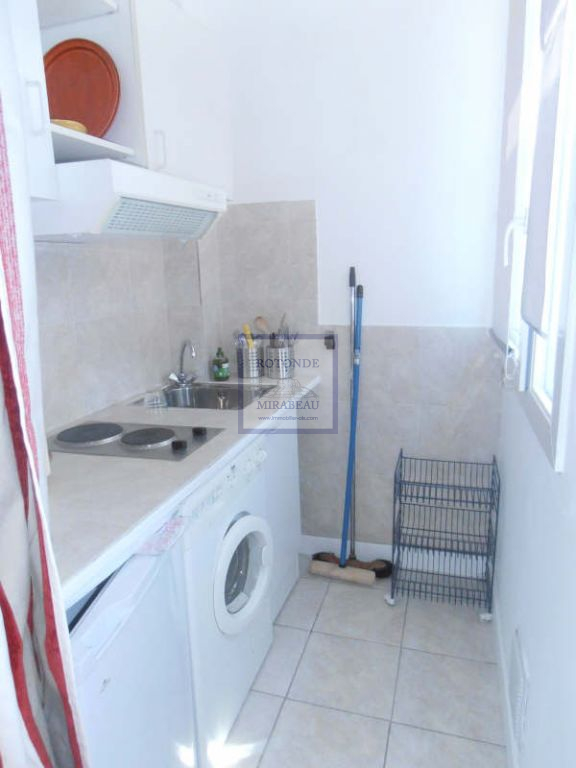 Location Appartement AIX EN PROVENCE séjour de 11.75 m²