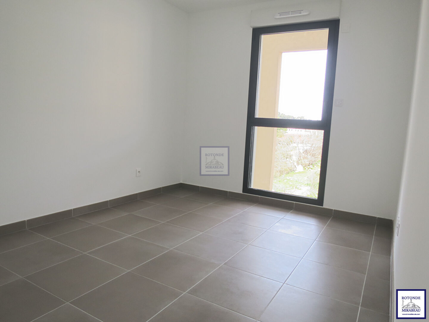 Location Appartement AIX EN PROVENCE séjour de 21 m²