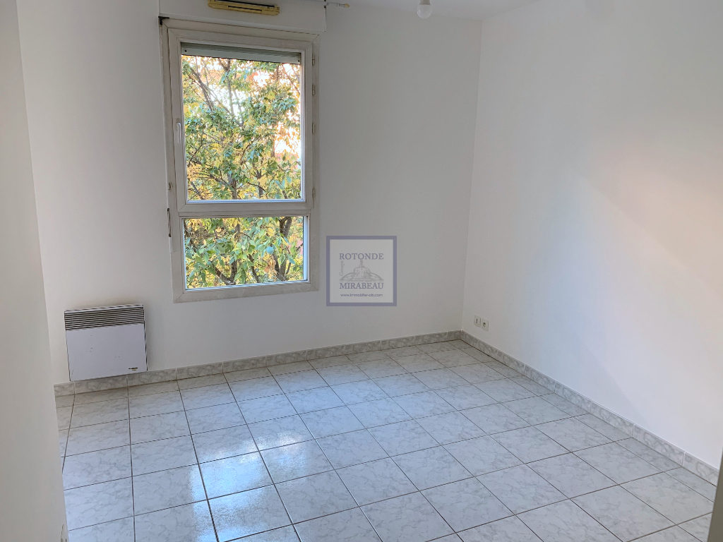 Location Appartement AIX EN PROVENCE séjour de 16.13 m²