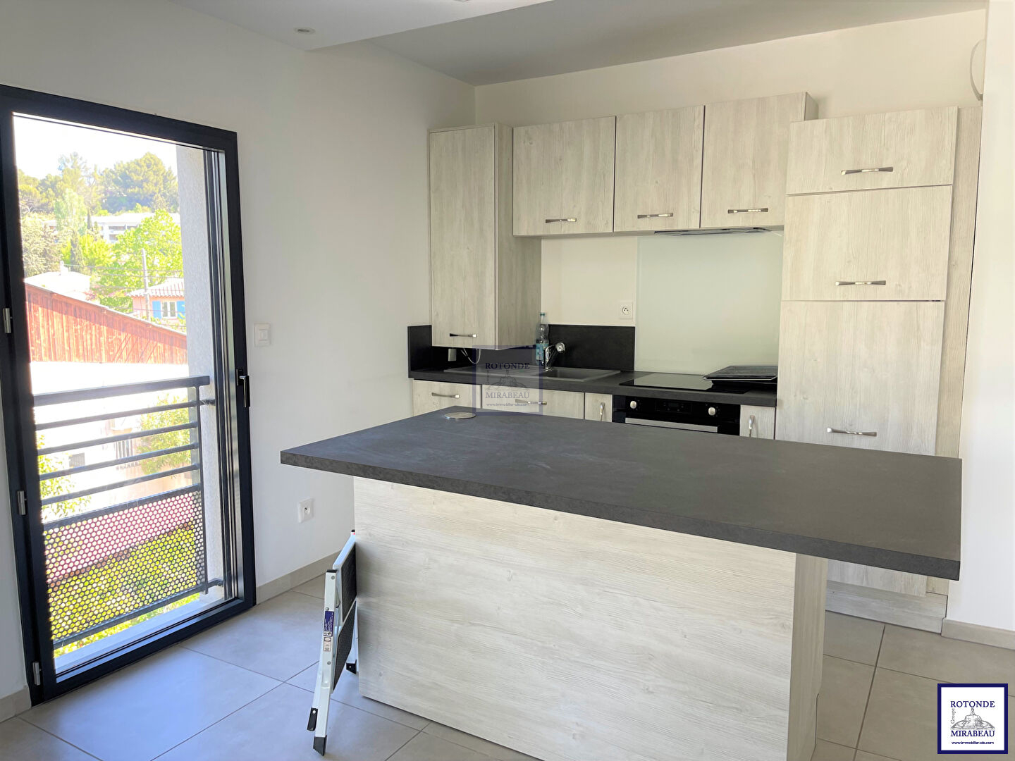 Location Appartement AIX EN PROVENCE séjour de 28.33 m²