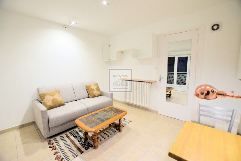 Location Appartement AIX EN PROVENCE kitchenet cuisine