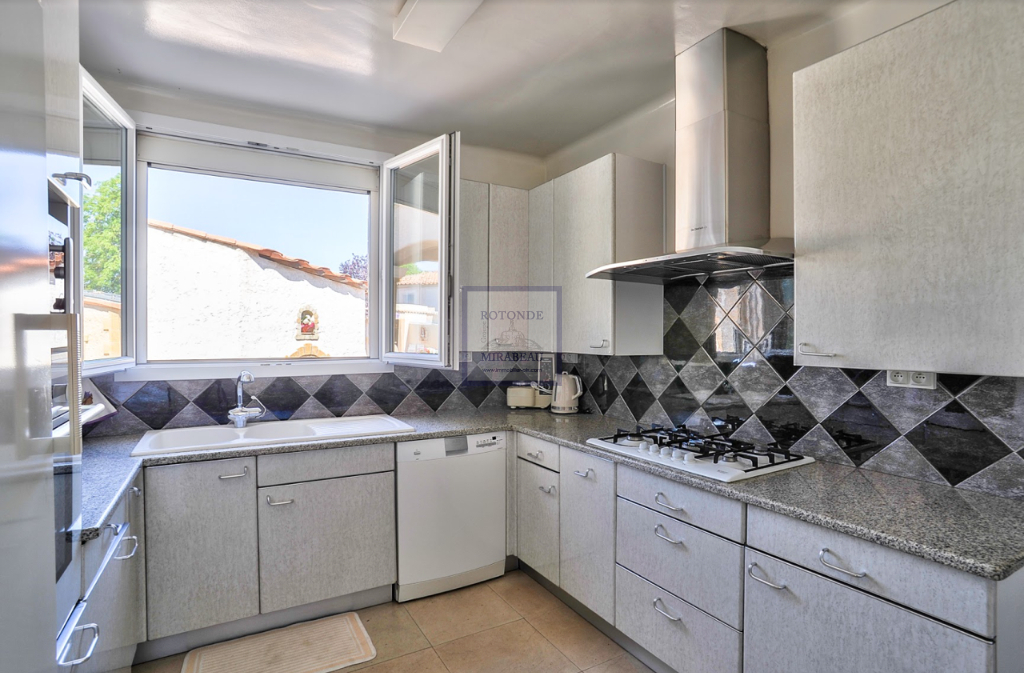 Vente Maison VENELLES surface habitable de 240 m²