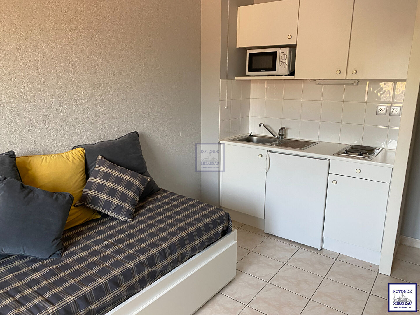Location Appartement AIX EN PROVENCE surface habitable de 17.64 m²