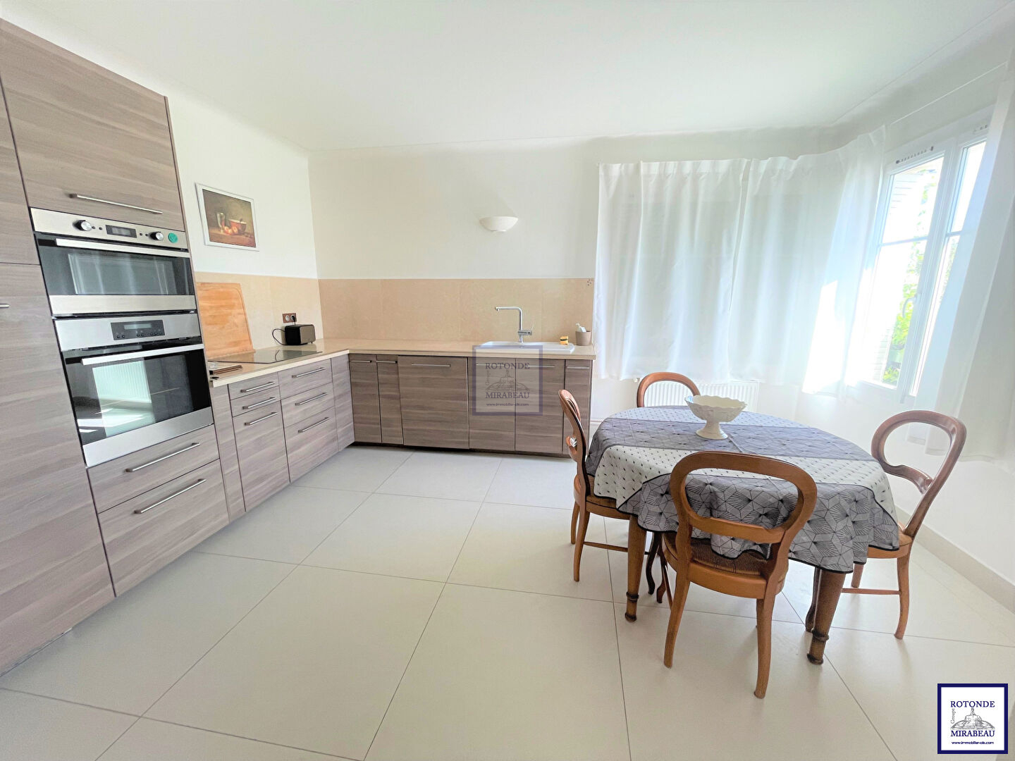 Location Appartement AIX EN PROVENCE surface habitable de 81.37 m²