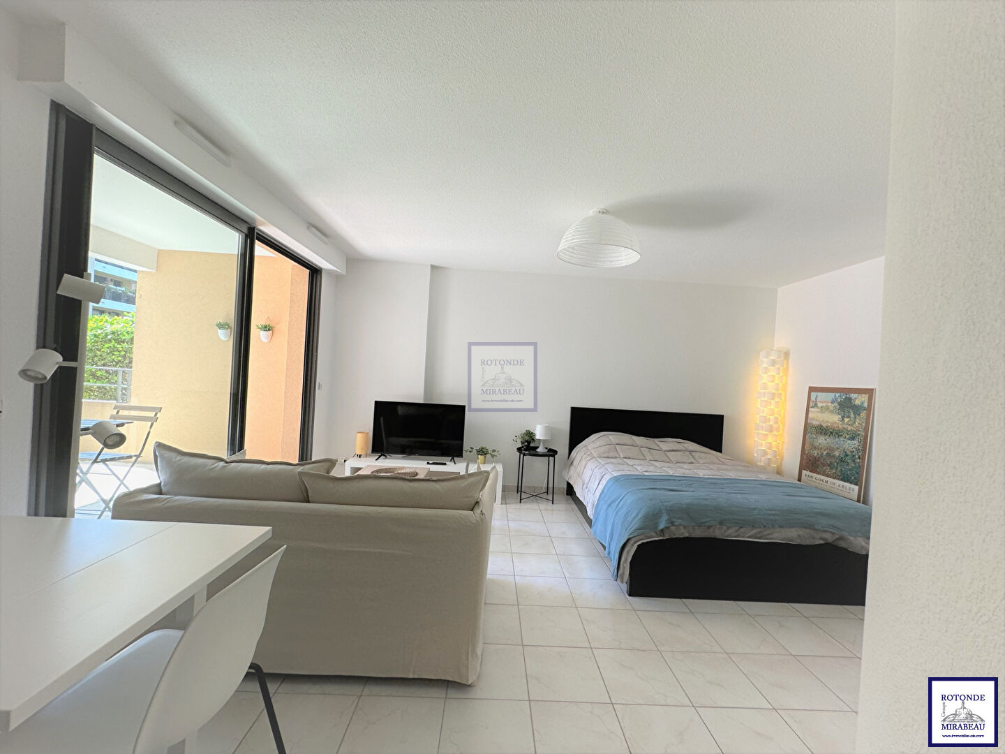 Location Appartement AIX EN PROVENCE séjour de 21.76 m²
