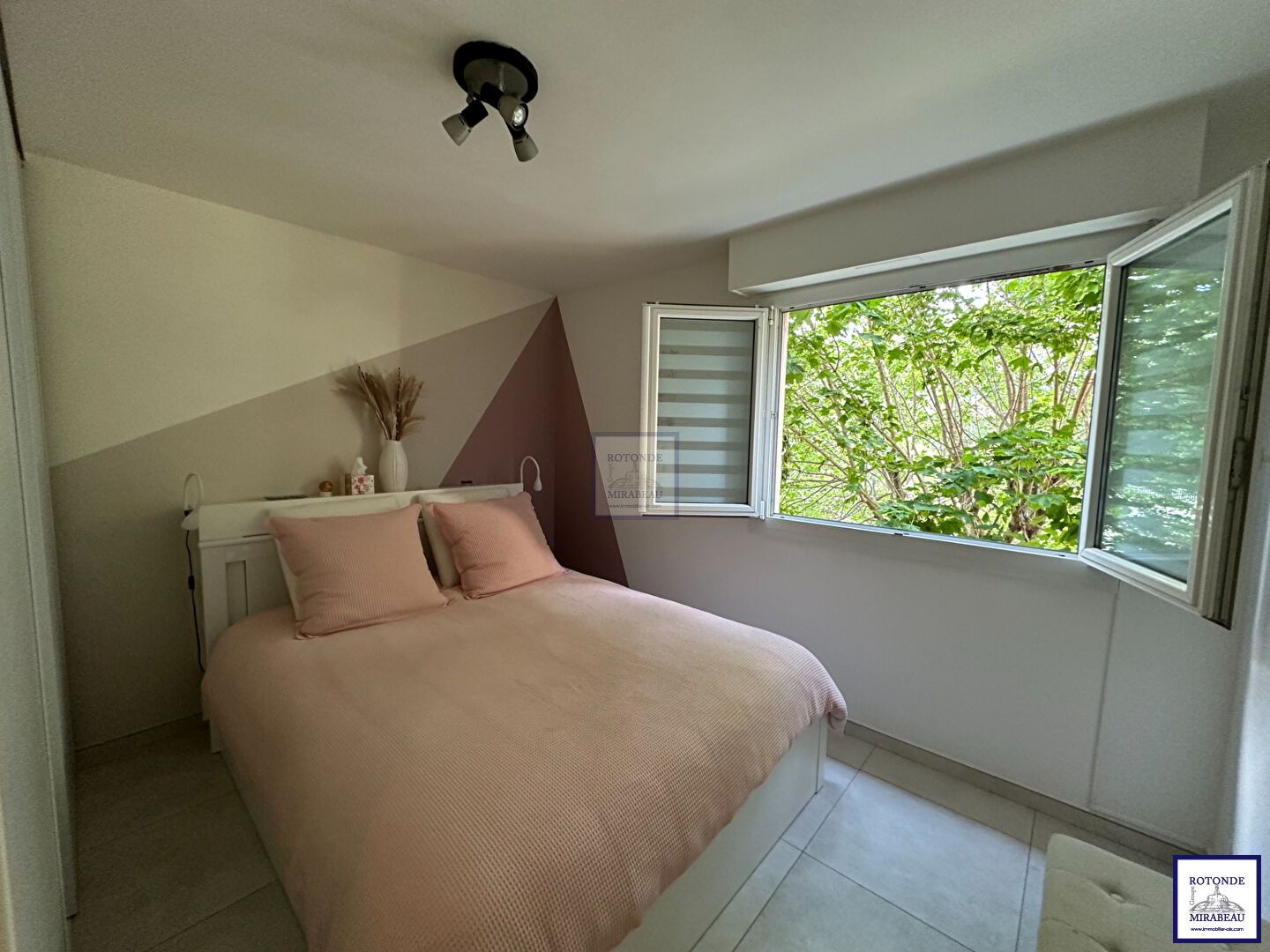 Location Appartement AIX EN PROVENCE séjour de 24.17 m²