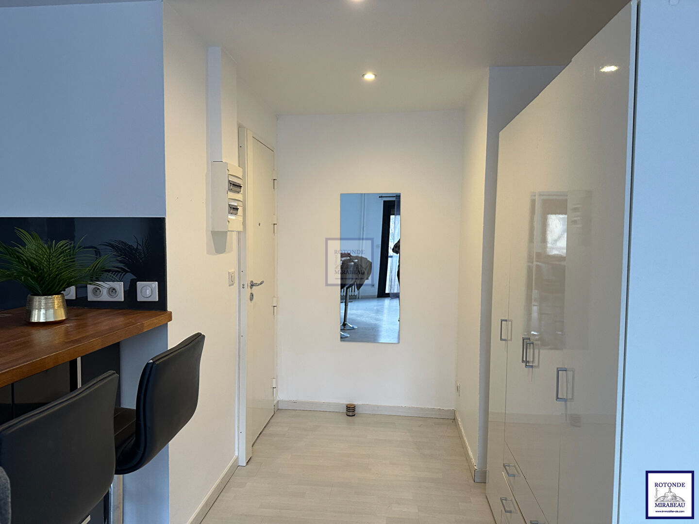 Location Appartement AIX EN PROVENCE séjour de 41.35 m²