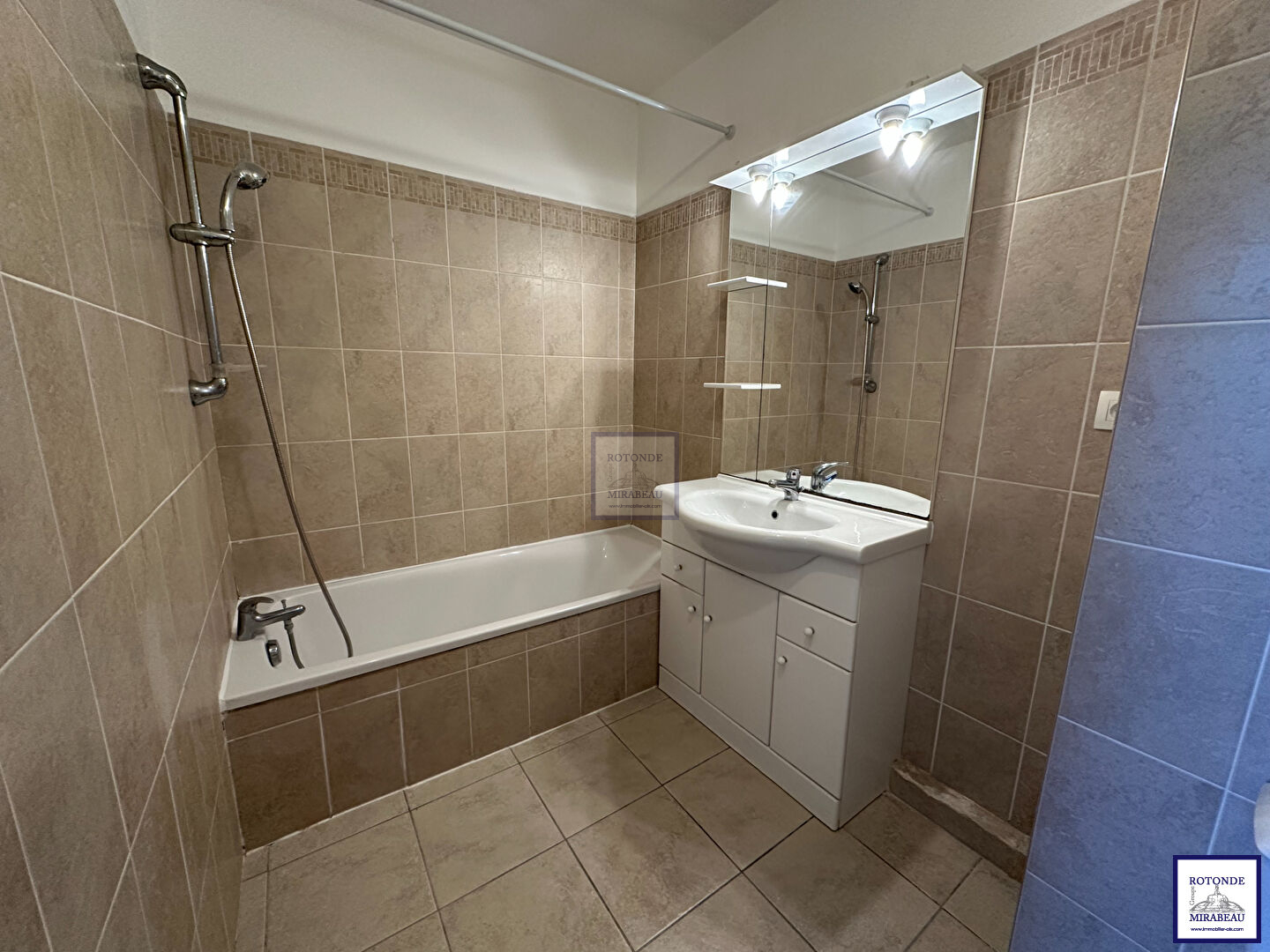 Vente Appartement AIX EN PROVENCE séjour de 24.77 m²