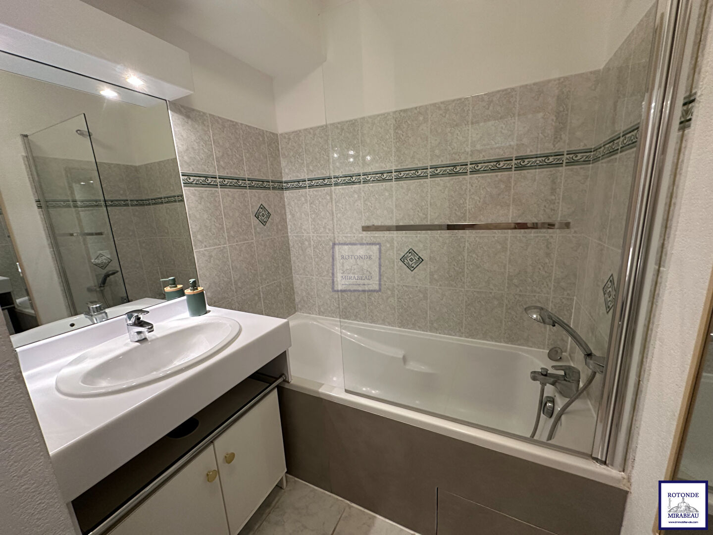 Location Appartement AIX EN PROVENCE kitchenet cuisine