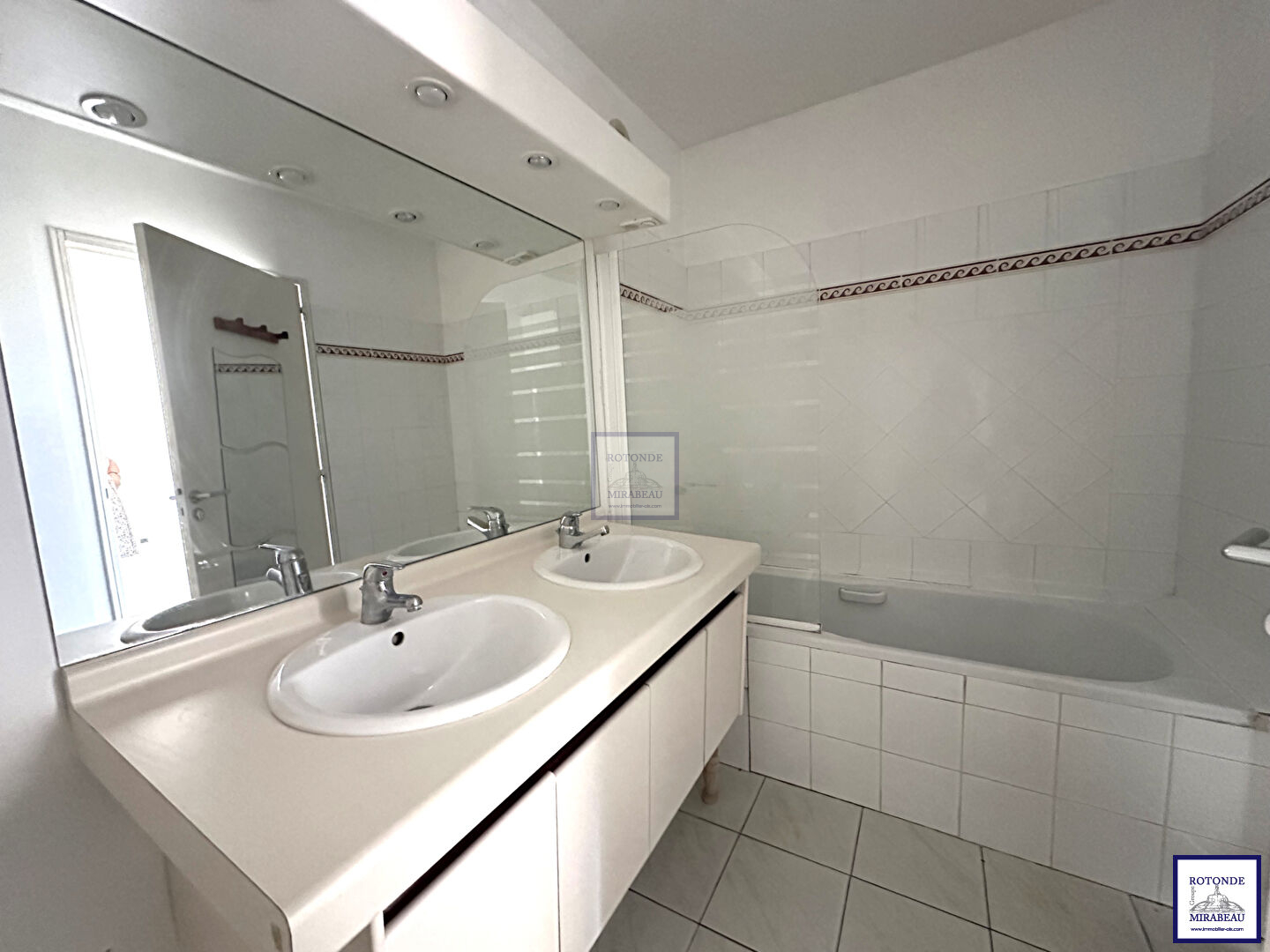 Vente Appartement AIX EN PROVENCE séjour de 24.6 m²